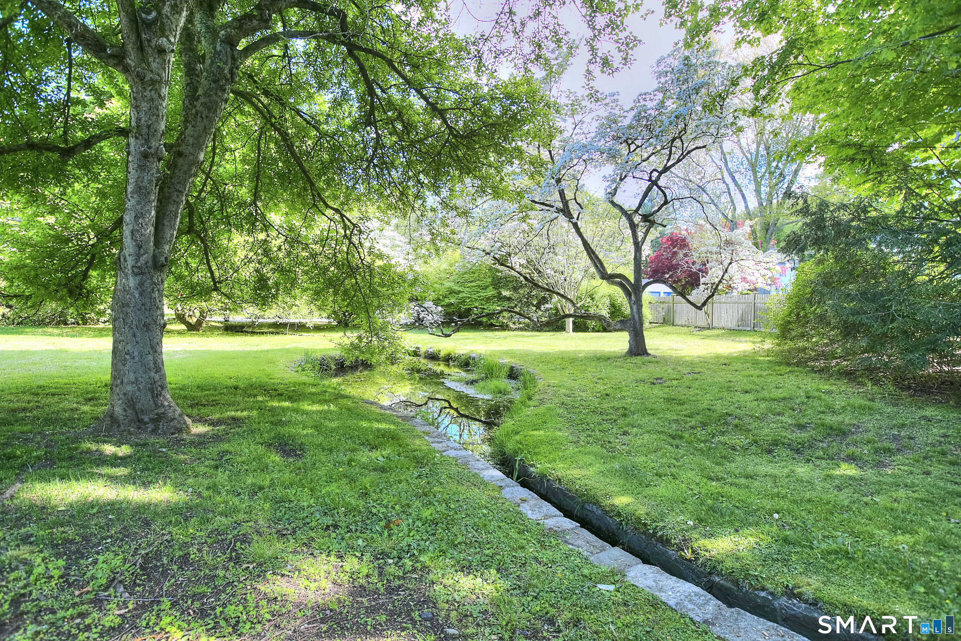 533 North Benson Road Fairfield, CT 06824 - Photo 9 of 40