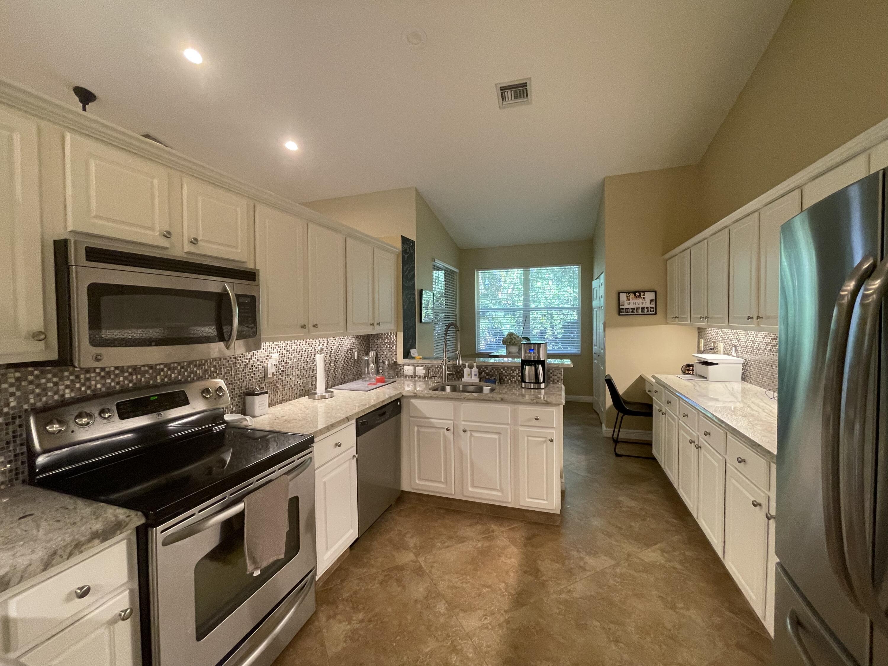 16075 Sims Road, Unit 203 Delray Beach, FL 33484 - Photo 5 of 19 Kitchen