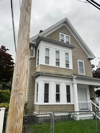 $2,100 | 14 Adams Street, Unit 1, Taunton, MA 02780