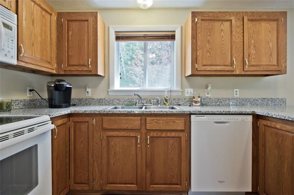95 Cornfield Road Buxton, ME 04093 - Photo 12 of 35 Kitchen