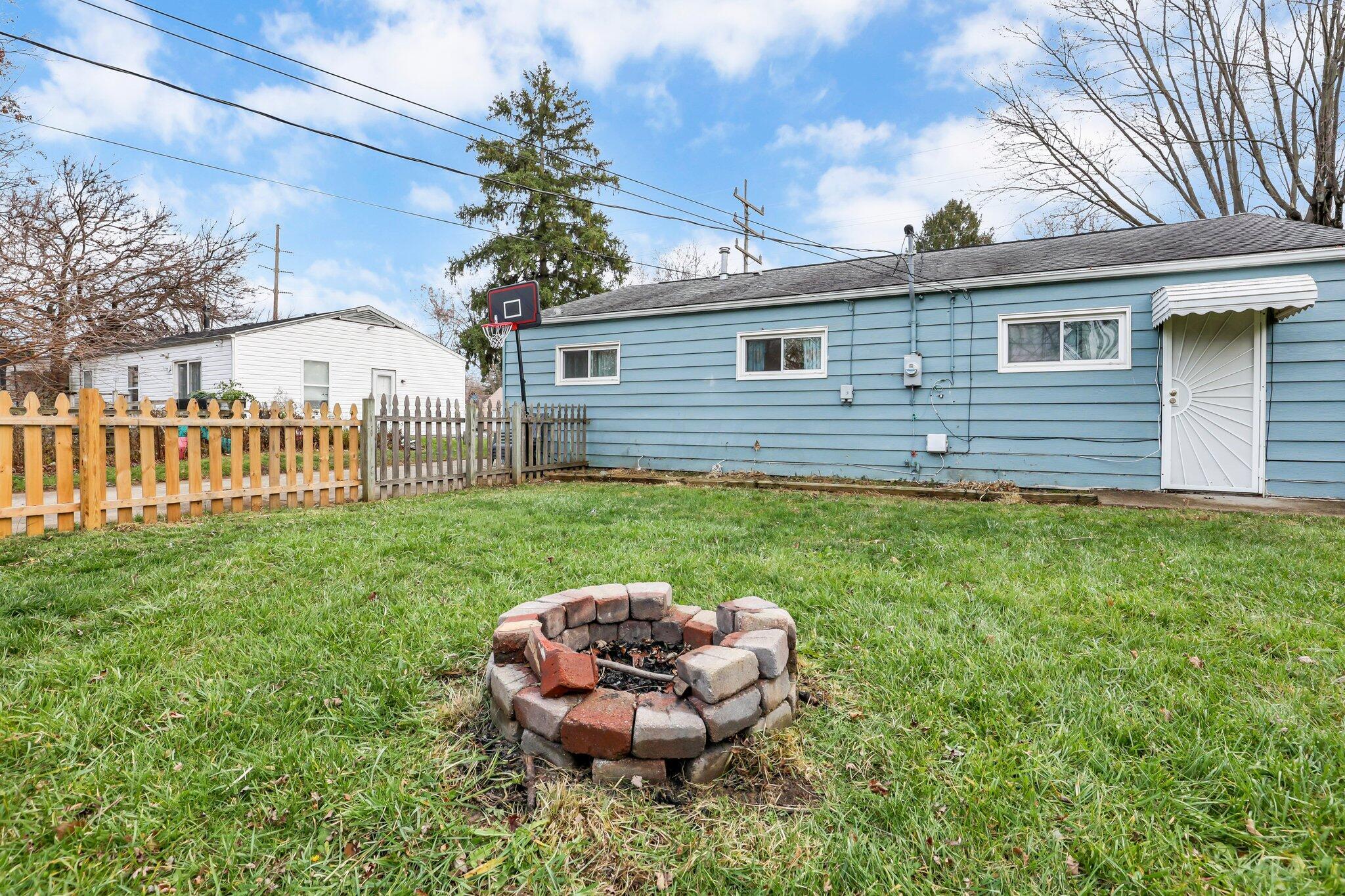 4384 Etna Road Columbus, OH 43213 - Photo 22 of 28 Fenced yard