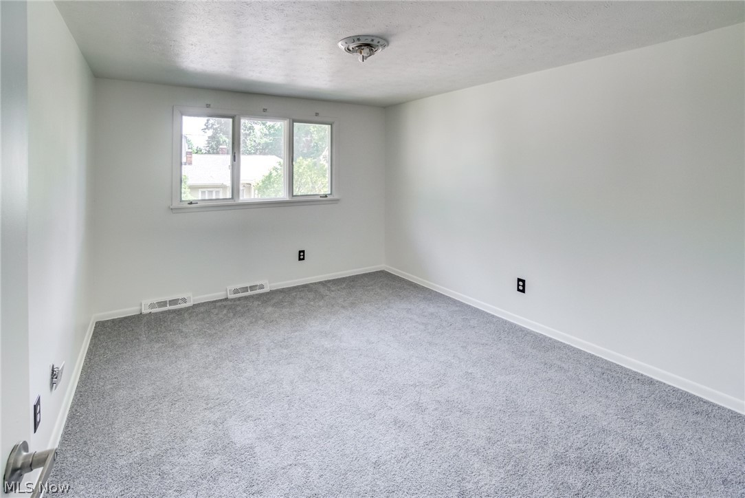 18212 Cornwall Road Cleveland, OH 44119 - Photo 10 of 22