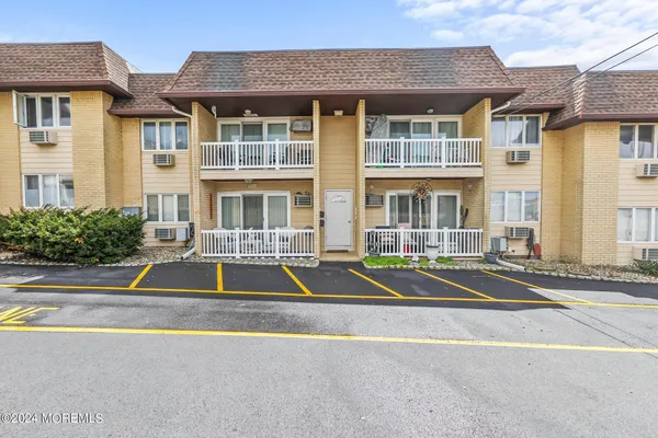 $599,999 | 1187 Ocean Avenue, Unit 35, Sea Bright, NJ 07760