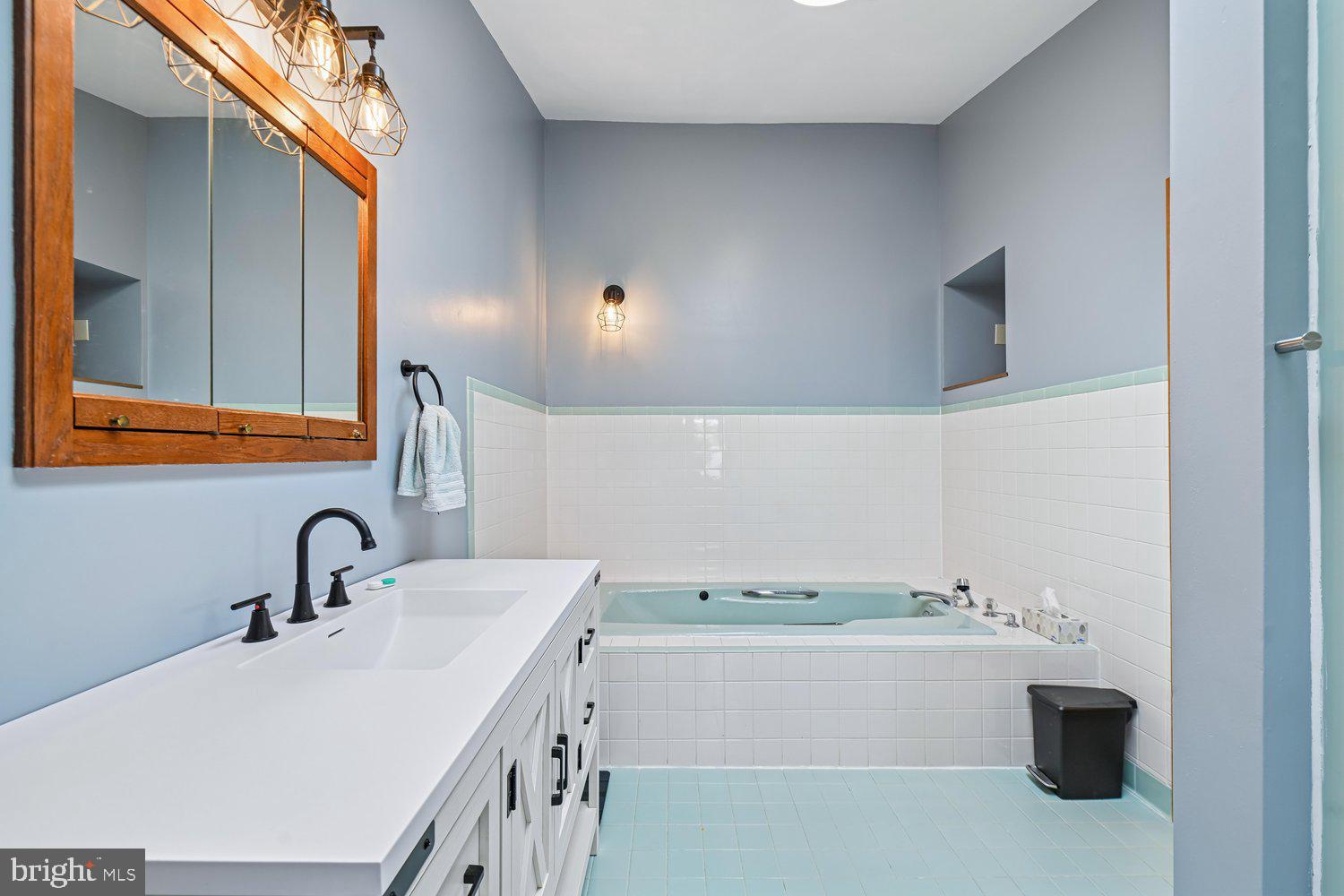 17401 Milltown Landing Road Brandywine, MD 20613 - Photo 52 of 96 Serene bathroom with modern fixtures.