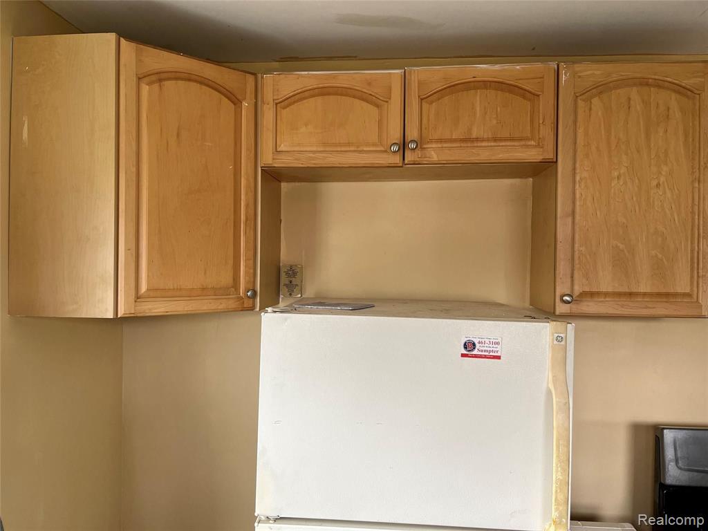 4215 Hannan Road Wayne, MI 48184 - Photo 4 of 33