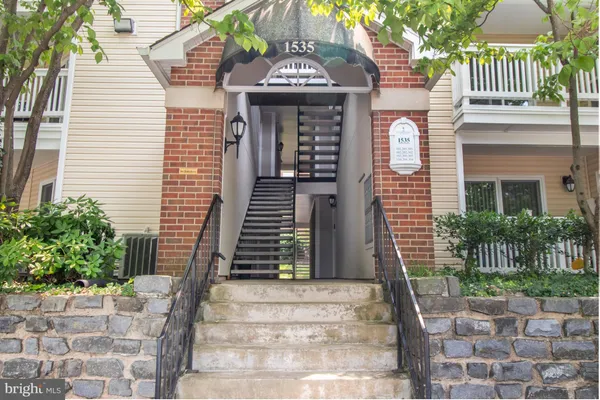 $2,100 | 1535 Lincoln Way, Unit 301, McLean, VA 22102