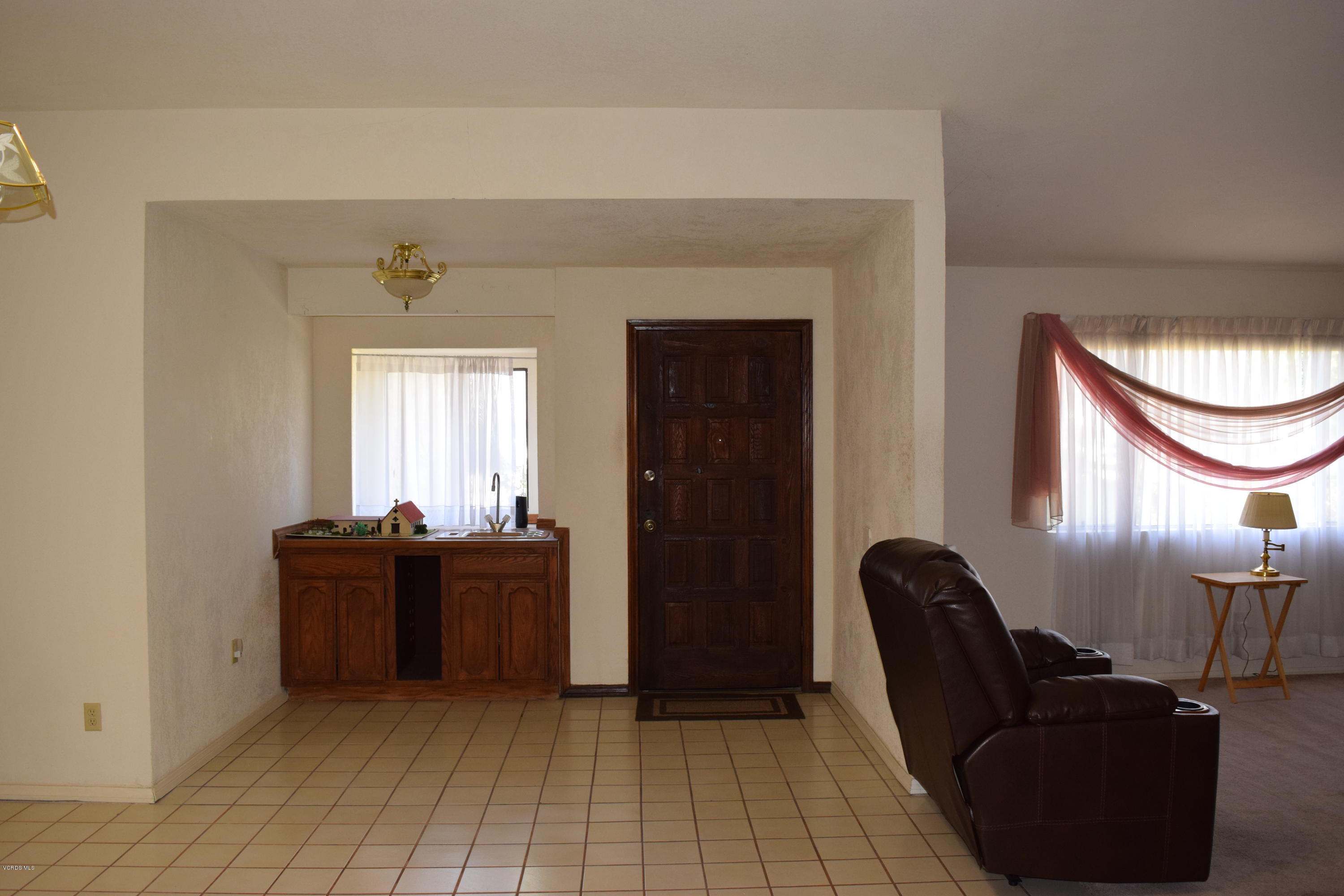 2530 Raft Lane Oxnard, CA 93035 - Photo 3 of 13 DSC_0958