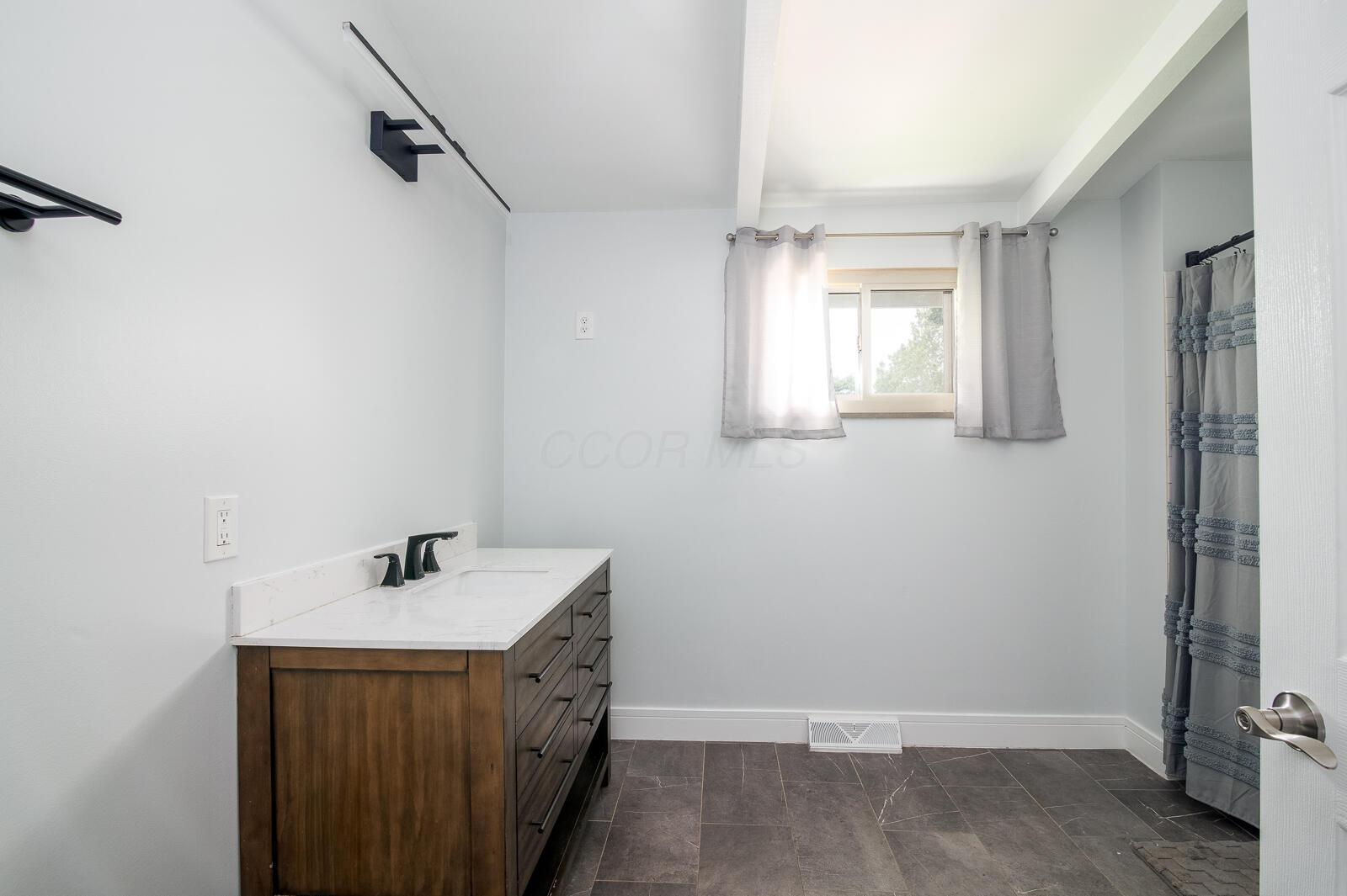 2905 West Case Road Columbus, OH 43235 - Photo 13 of 51