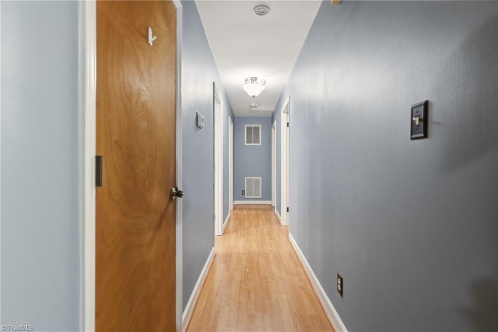 406 Spring Road Jamestown, NC 27282 - Photo 19 of 45 Gallery Image 19