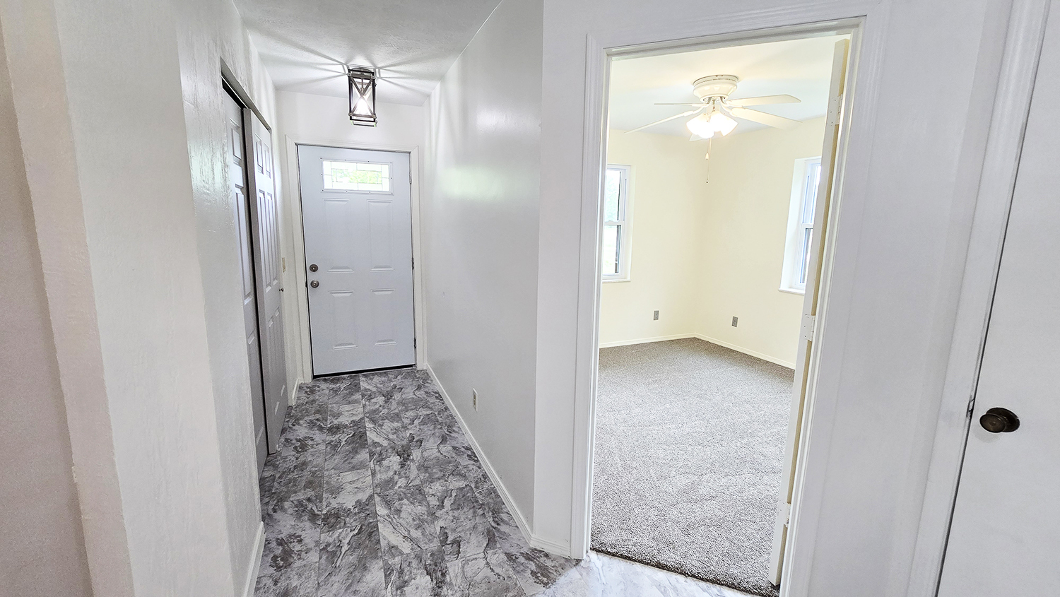 787 Walnut Hill Road Centralia, IL 62801 - Photo 17 of 42 a view of a bathroom from a hallway