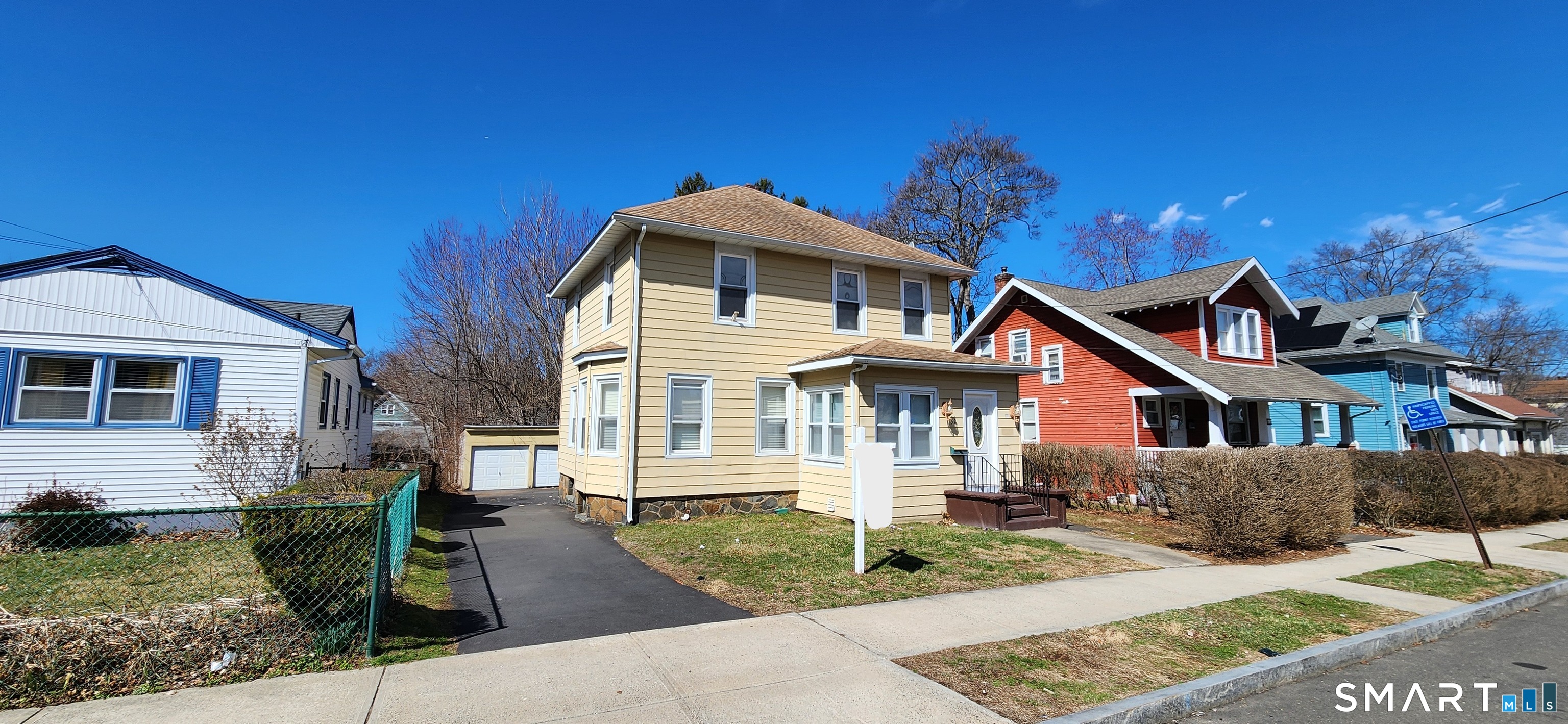 52 Davis Street New Haven, CT 06515 - Photo 35 of 35 a front view of a house with garden