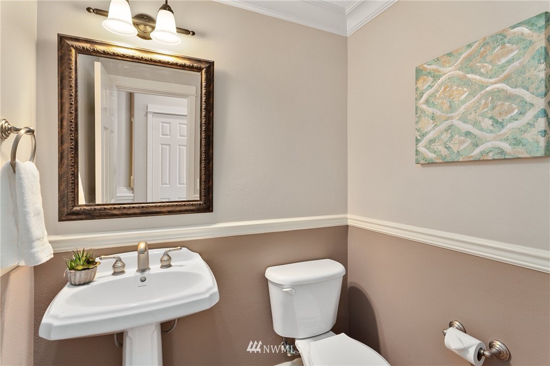 718 South 36th Place Renton, WA 98055 - Photo 15 of 40 a bathroom with a toilet sink and mirror