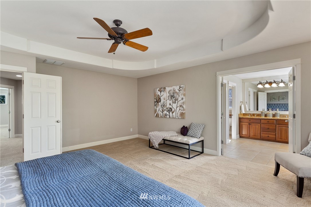 718 South 36th Place Renton, WA 98055 - Photo 20 of 40 a living room with furniture