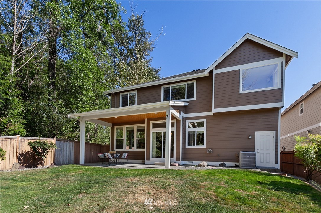 718 South 36th Place Renton, WA 98055 - Photo 38 of 40 a front view of a house with a yard and trees