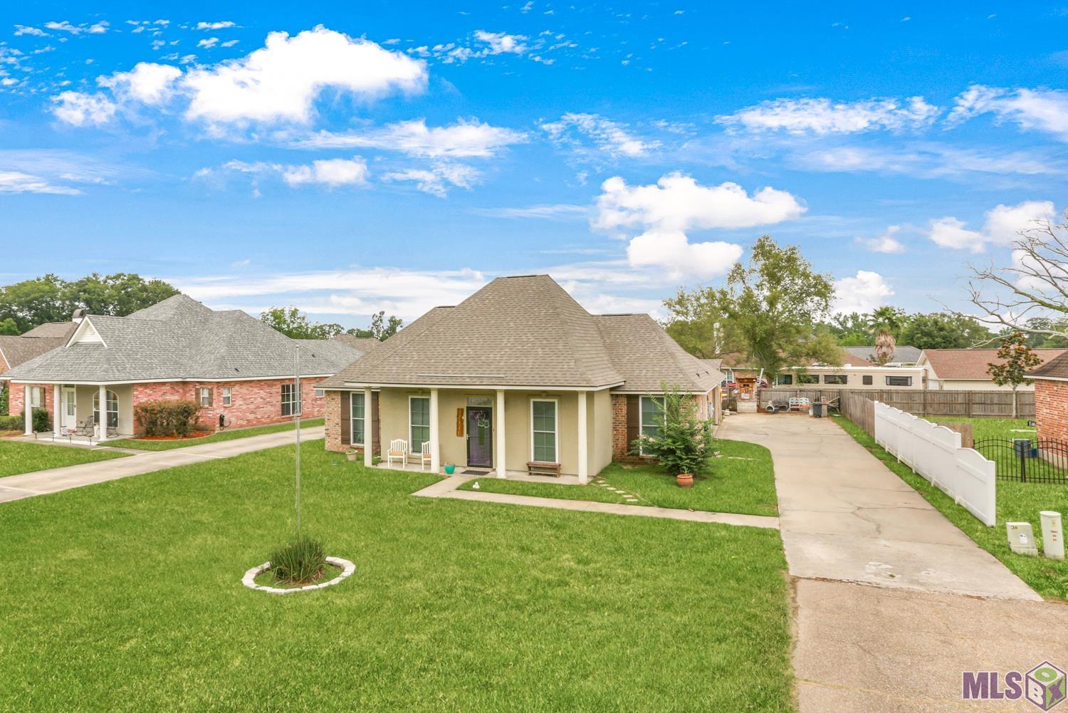 42176 Stone Ridge Avenue Prairieville, LA 70769 - Photo 2 of 18 Gallery Image 2
