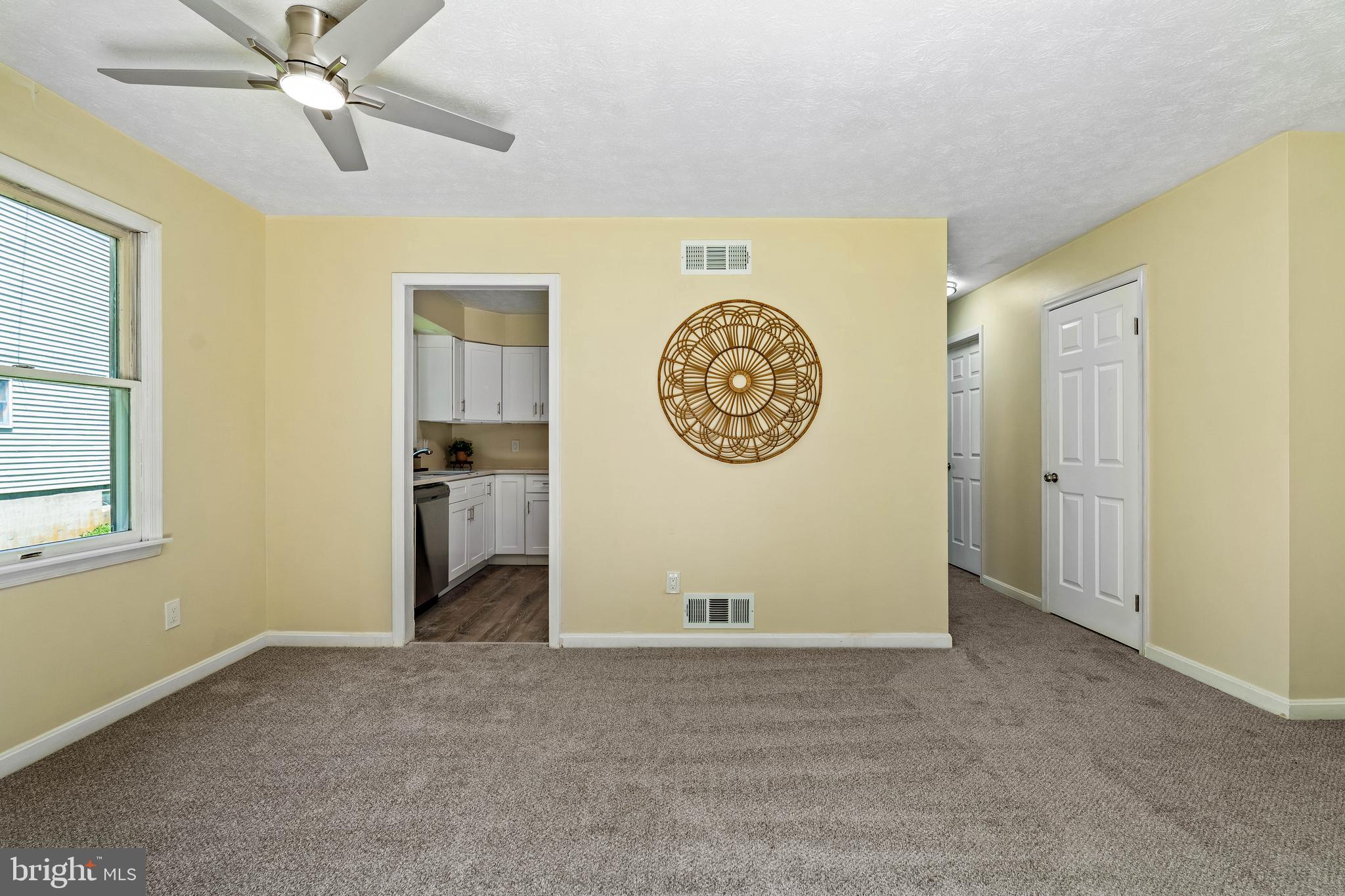 169 East Village Road Elkton, MD 21921 - Photo 12 of 30 FLOWS SEAMLESSLY TO KITCHEN