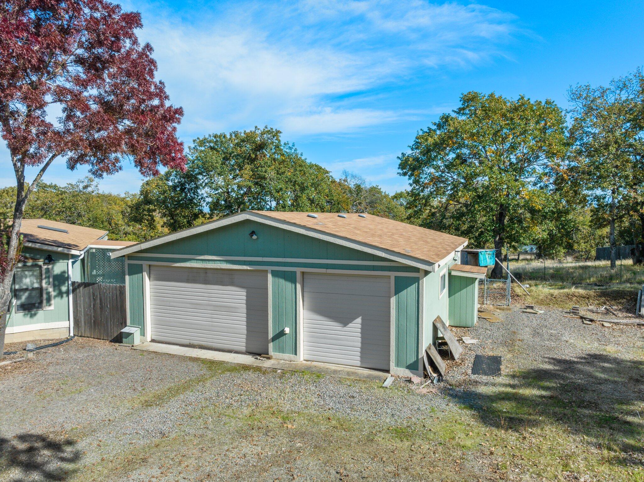 5705 Old Stage Road Central Point, OR 97502 - Photo 6 of 32 6-web-or-mls-DJI_0641