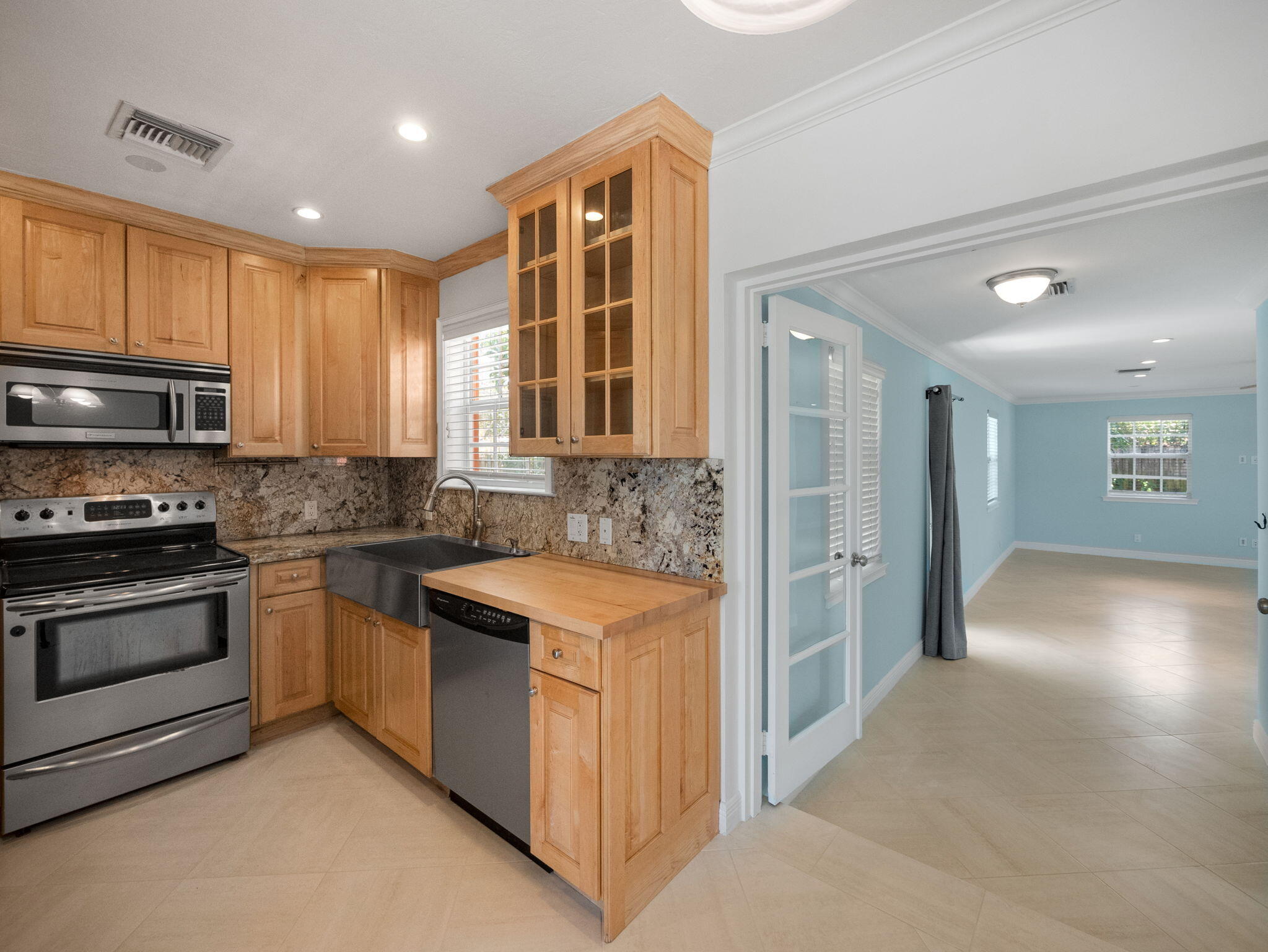 366 Bunker Ranch Road West Palm Beach, FL 33405 - Photo 7 of 17 Kitchen