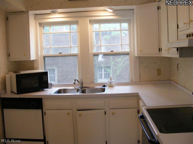 2643 Colchester Road Cleveland Heights, OH 44106 - Photo 2 of 12 Gallery Image 2