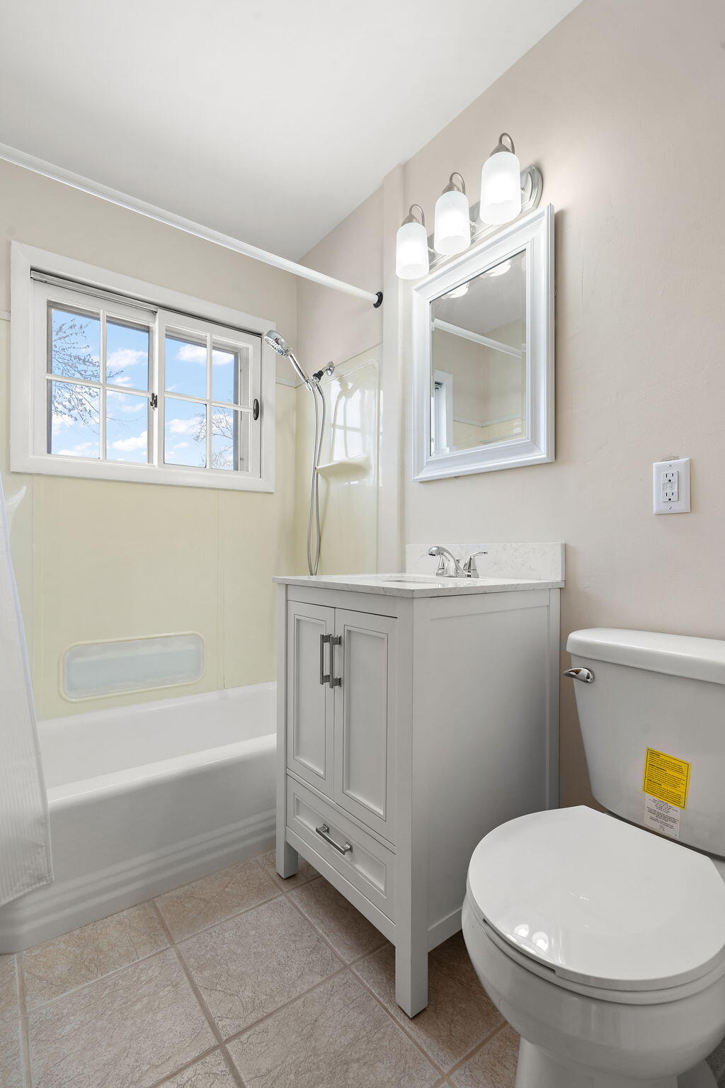 8228 Rutledge Street Merrillville, IN 46410 - Photo 15 of 32 a bathroom with a toilet a sink and bathtub