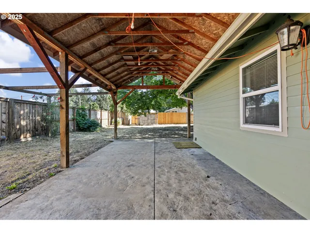 $435,000 | 24938 McCutcheon Avenue, Veneta, OR 97487