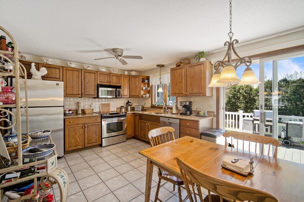 82 Rising Street Feeding Hills, MA 01030 - Photo 5 of 40 Gallery Image 5