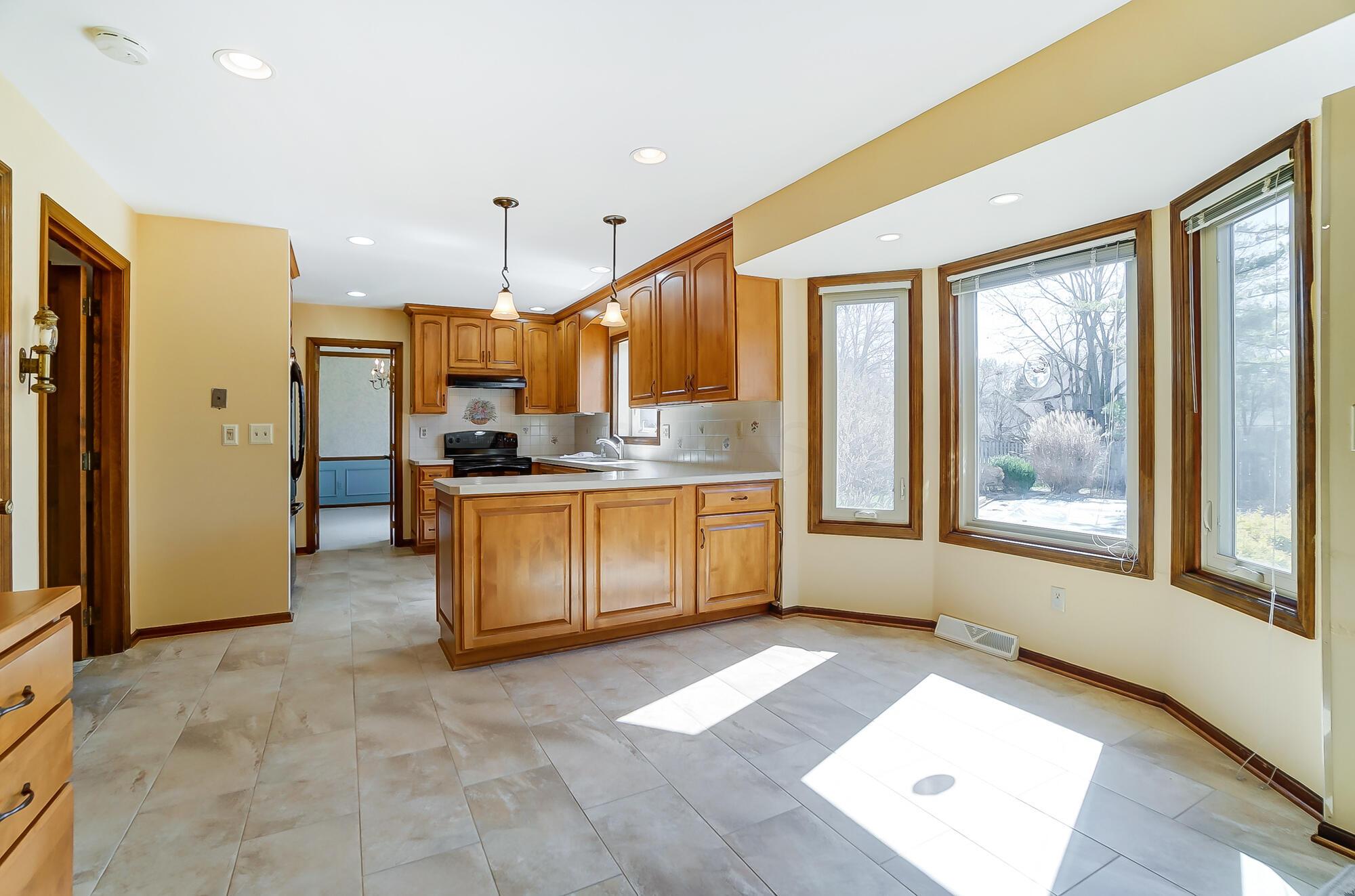 2221 Sandover Road Columbus, OH 43220 - Photo 18 of 79 027