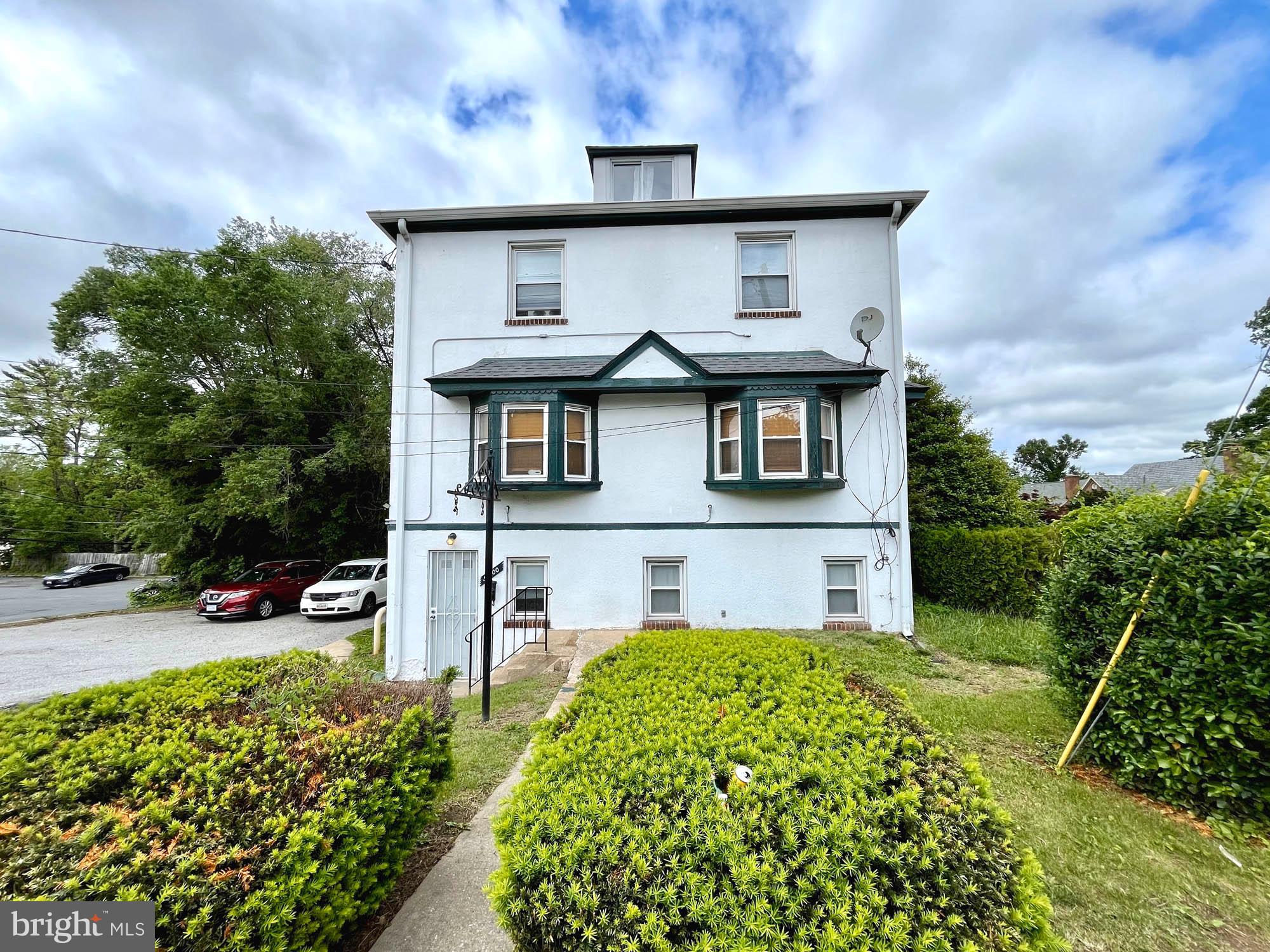 700 Charing Cross Road Baltimore, MD 21229 - Photo 4 of 7 a view of a house with a yard and potted plants