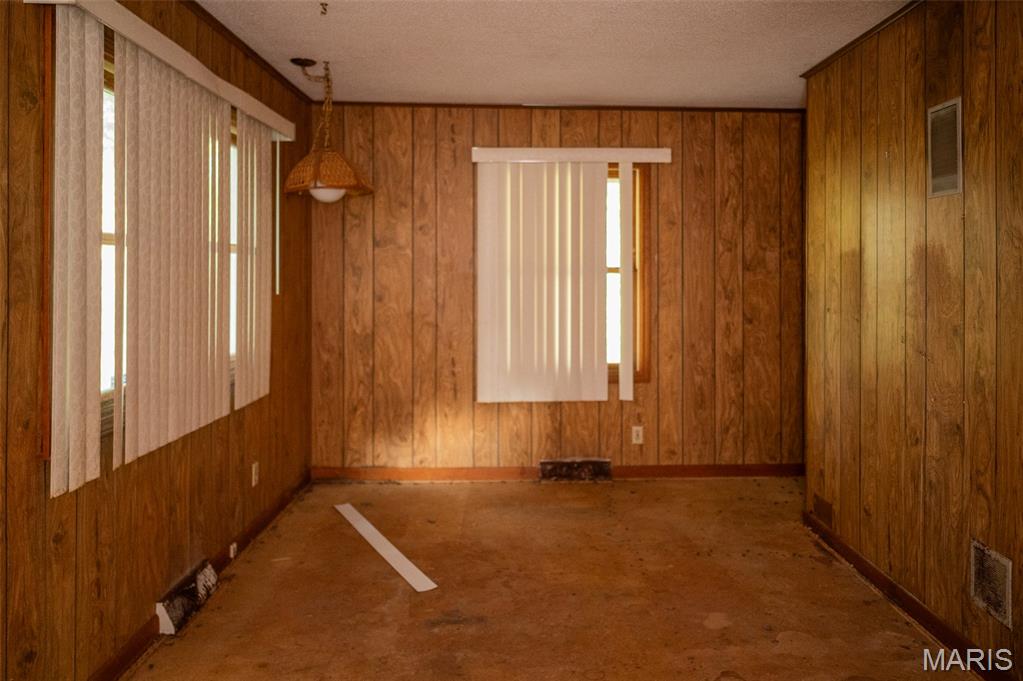 21132 Sawmill Road Versailles, MO 65084 - Photo 20 of 34