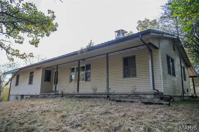 $280,000 | 21132 Sawmill Road, Versailles, MO 65084