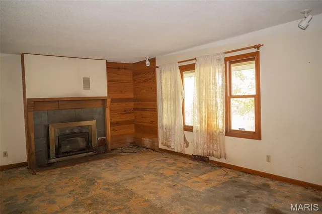 $280,000 | 21132 Sawmill Road, Versailles, MO 65084