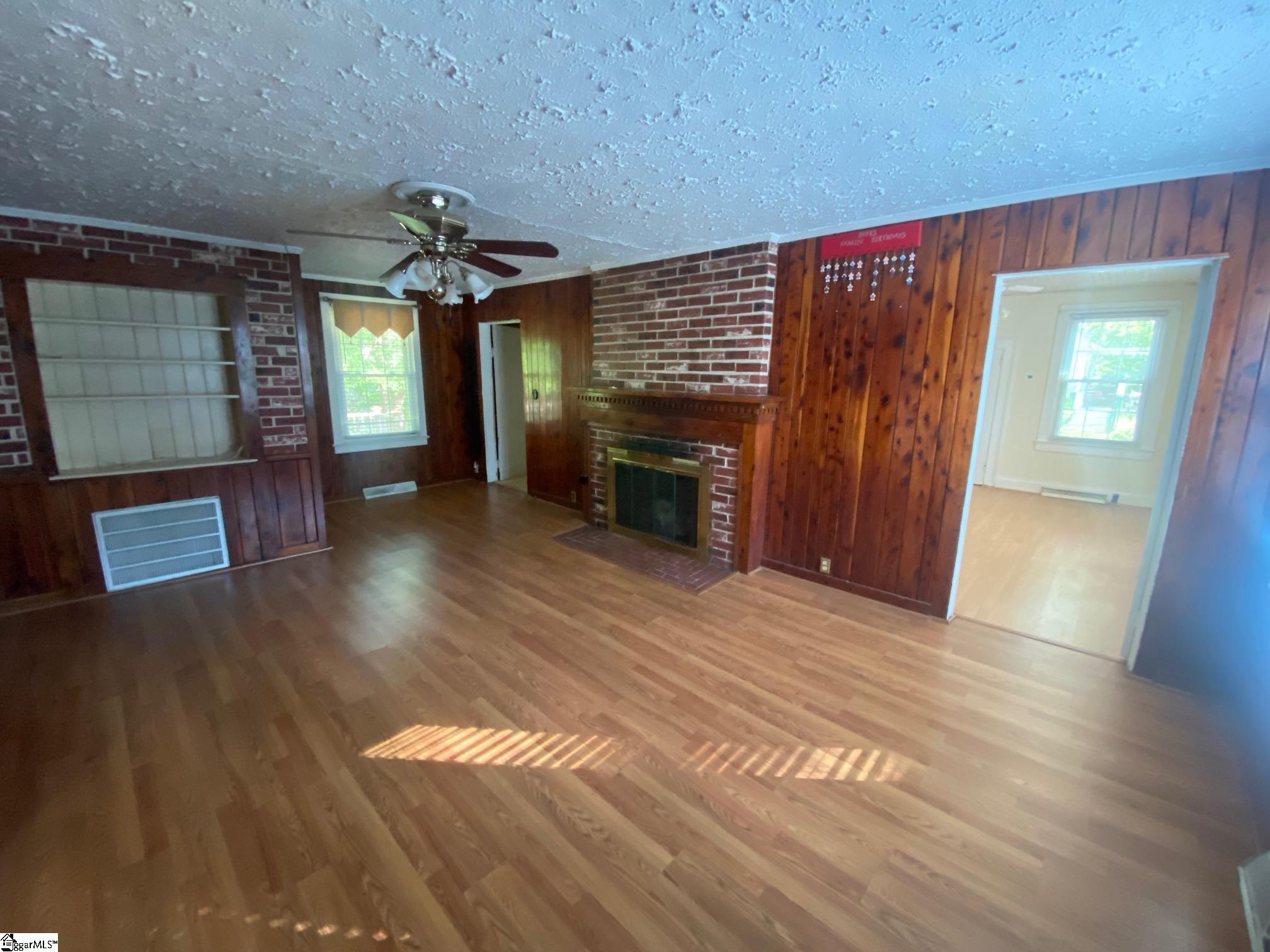 111 Maplebrook Street Laurens, SC 29360 - Photo 6 of 13
