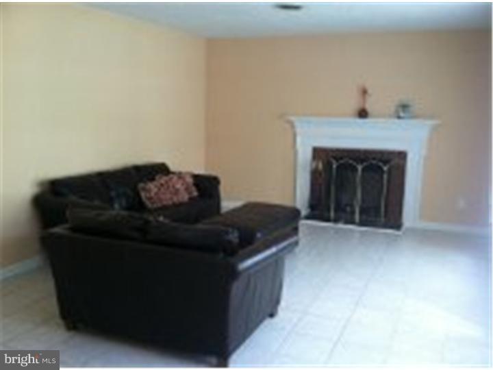 304 East Washington Street Riverside, NJ 08075 - Photo 9 of 12 Living Room