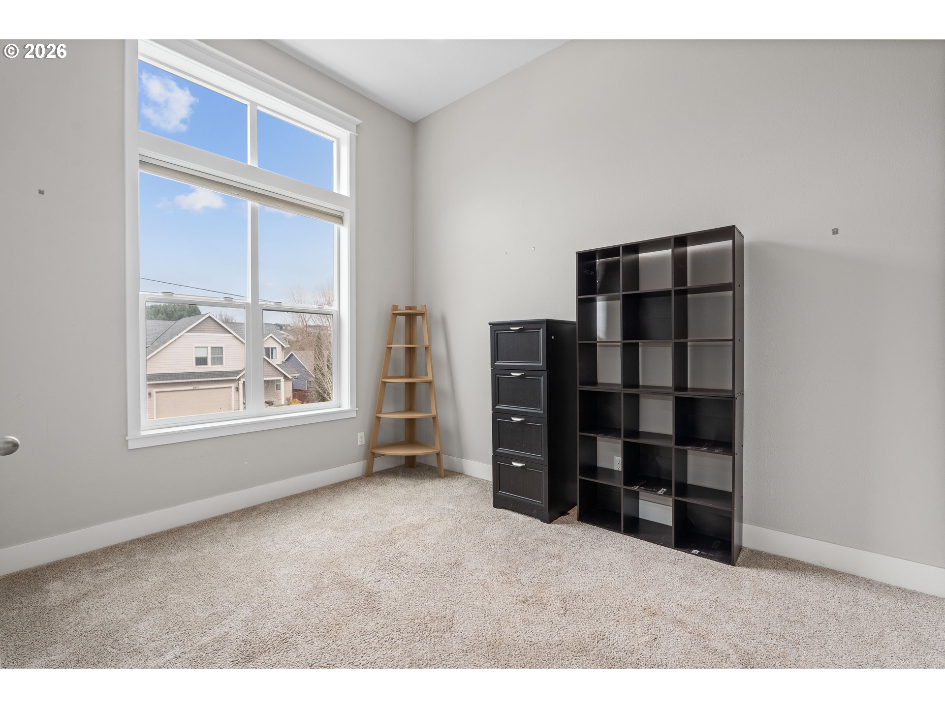 2958 Southwest Redmond Hill Road McMinnville, OR 97128 - Photo 31 of 40 a big room with closet and windows