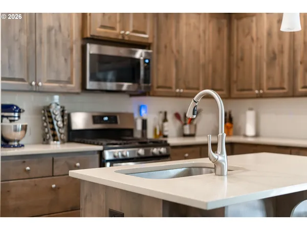 $650,000 | 2958 Southwest Redmond Hill Road, McMinnville, OR 97128