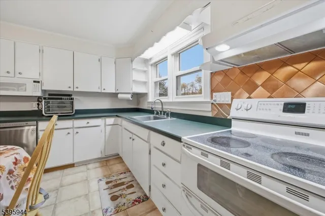 $449,999 | 161 Bryans Road, Hampton, NJ 08827