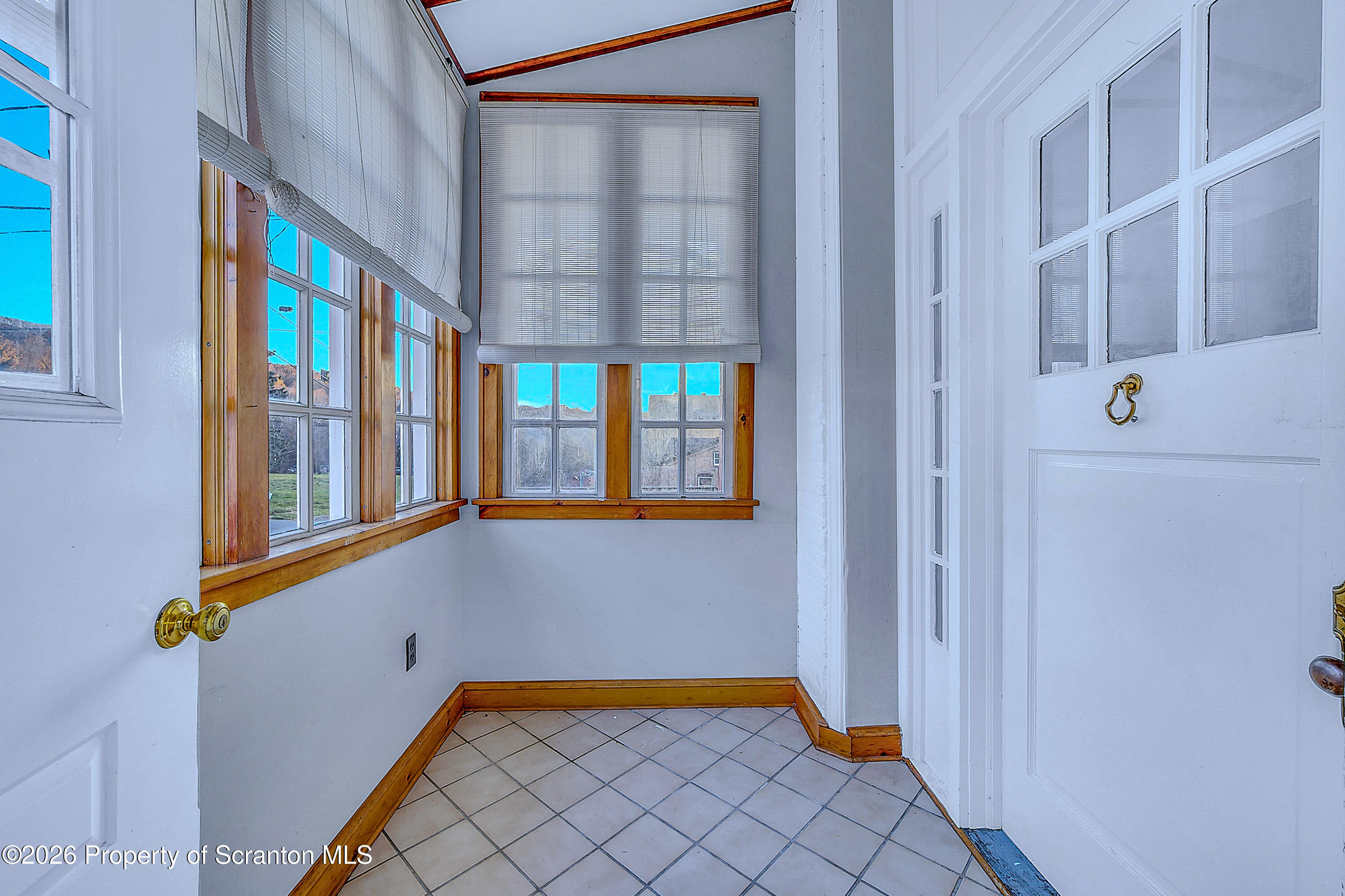 714 Smith Street Dunmore, PA 18512 - Photo 5 of 15 a view of an entryway