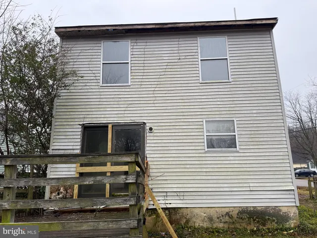 a side view of a house