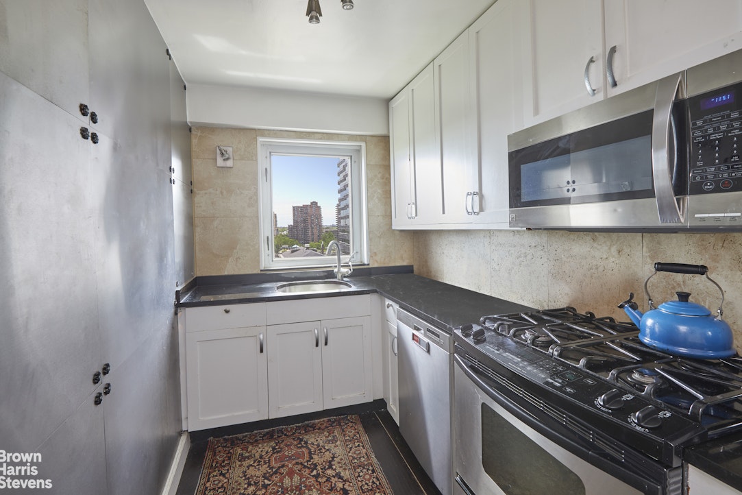 520 East 76th Street, Unit 10G Manhattan, NY 10021 - Photo 4 of 9