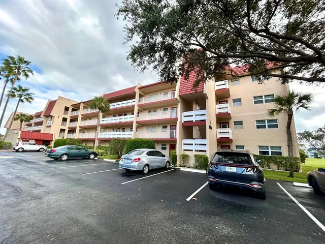 $1,950 | 1050 Country Club Drive, Unit 303, Margate, FL 33063