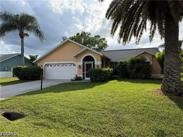 $2,100 | 546 Whispering Wind Bend, Lehigh Acres, FL 33974