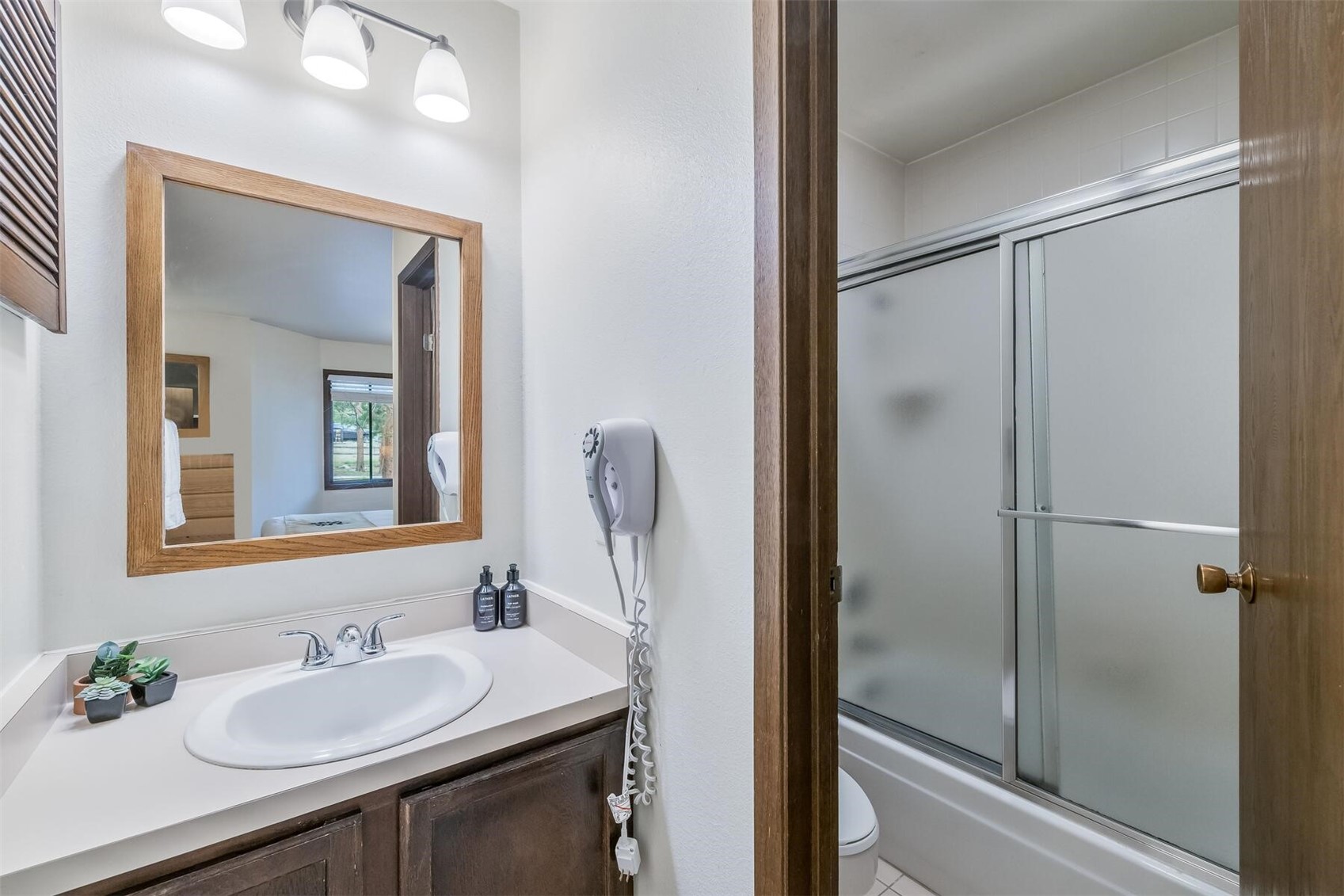 100 Wild Irishman Road, Unit 1103 Keystone, CO 80435 - Photo 19 of 33 Full bathroom with tile floors, vanity, toilet, and bath / shower combo with glass door