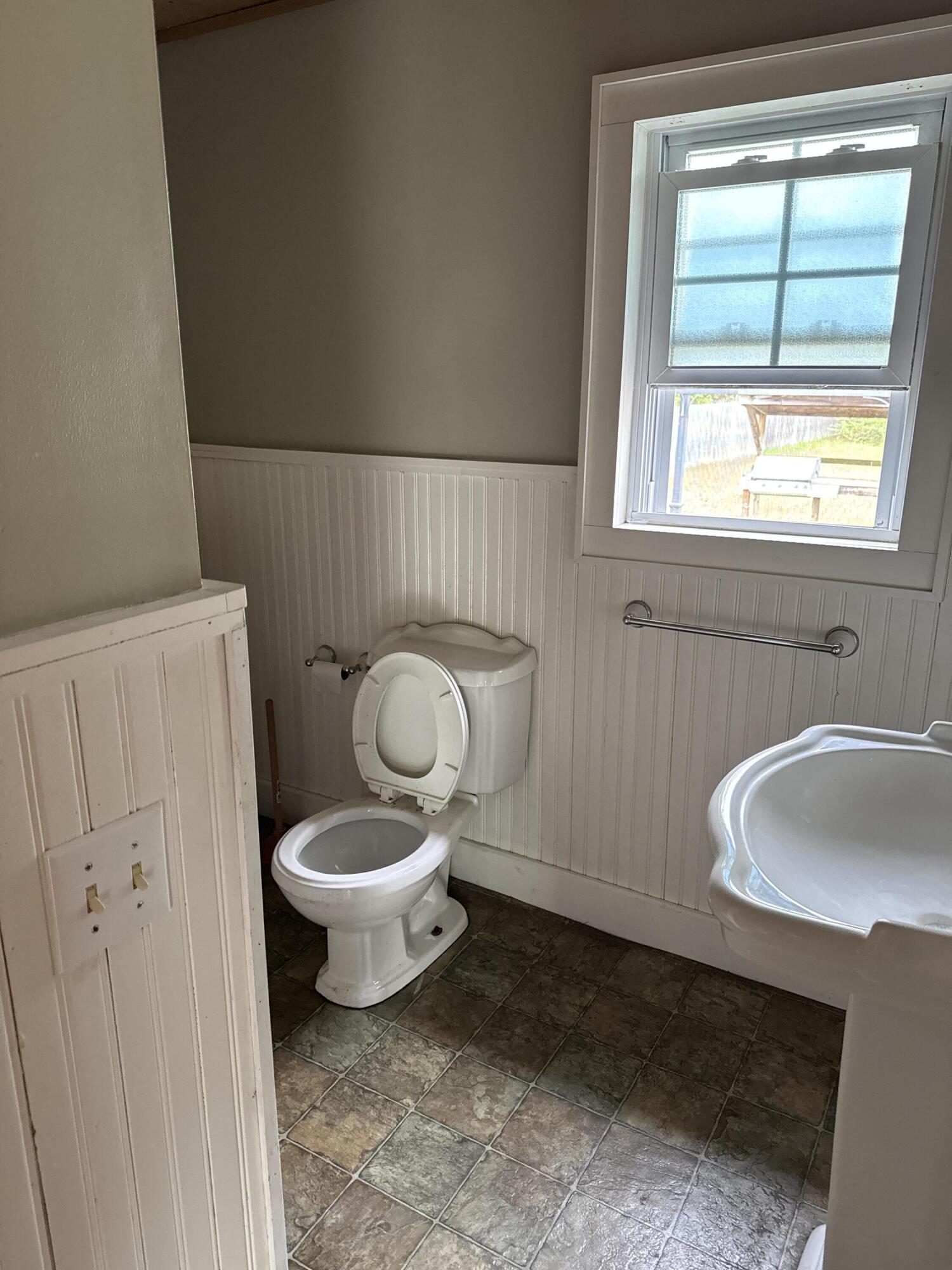 1542 Joslyn Road Muskegon, MI 49445 - Photo 9 of 9 BATH 1