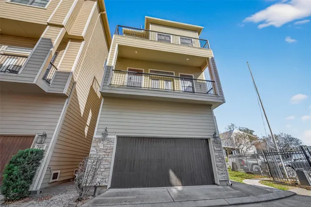 $3,000 | 2063 West 14th 1/2 Street, Houston, TX 77008