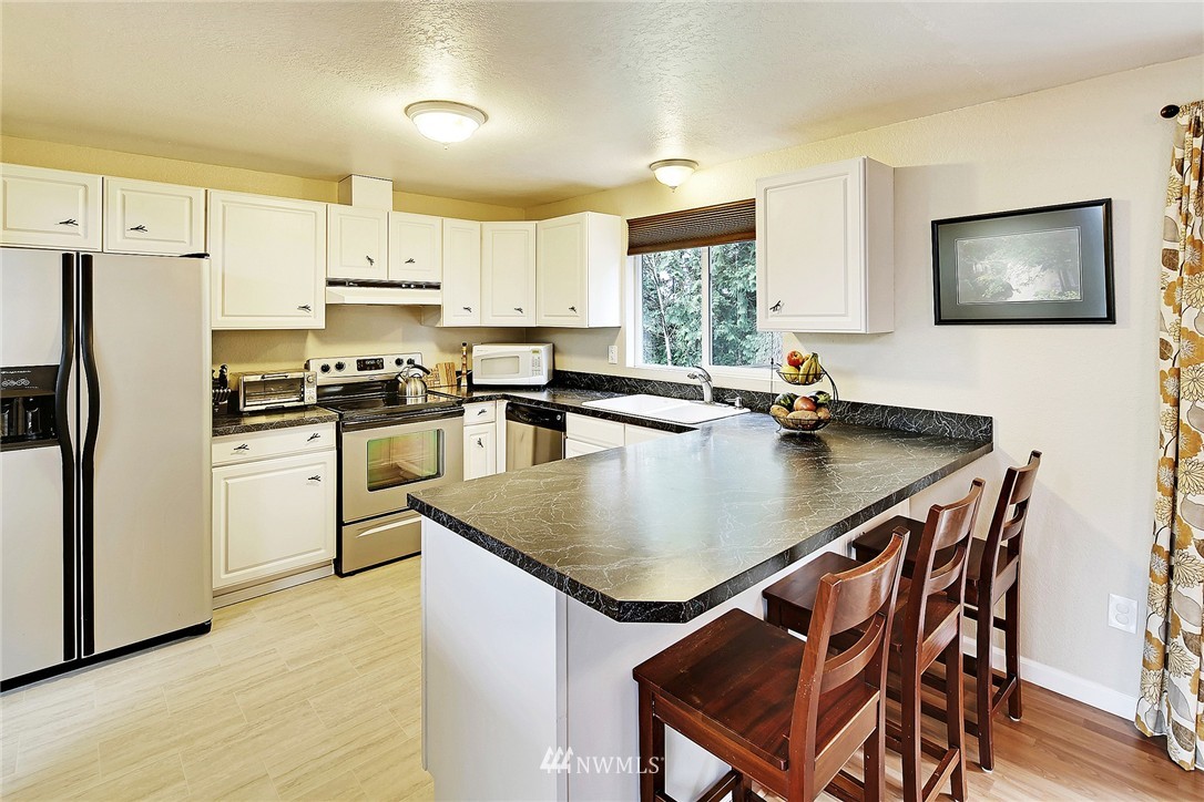 17904 25th Drive Southeast Bothell, WA 98012 - Photo 3 of 19 Gallery Image 3