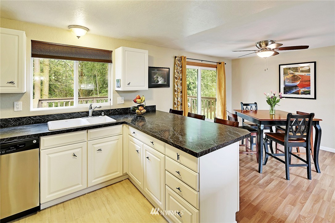 17904 25th Drive Southeast Bothell, WA 98012 - Photo 4 of 19 Gallery Image 4