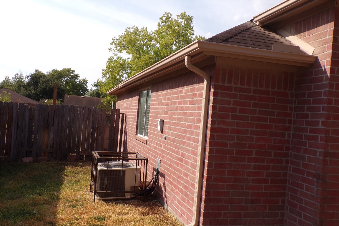 16006 Hiram Clarke Road Houston, TX 77053 - Photo 5 of 13