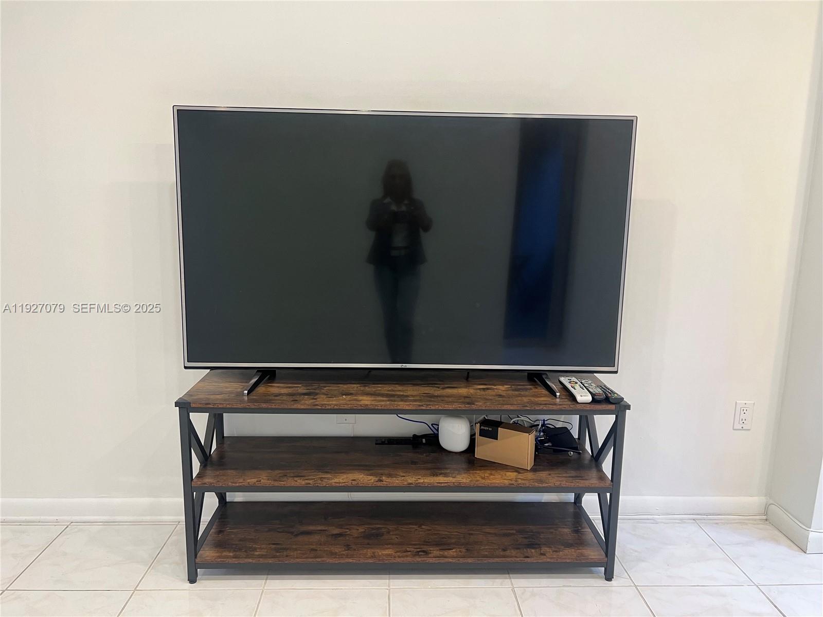 540 Brickell Key Drive, Unit 214 Miami, FL 33131 - Photo 30 of 48 a view of room with chair