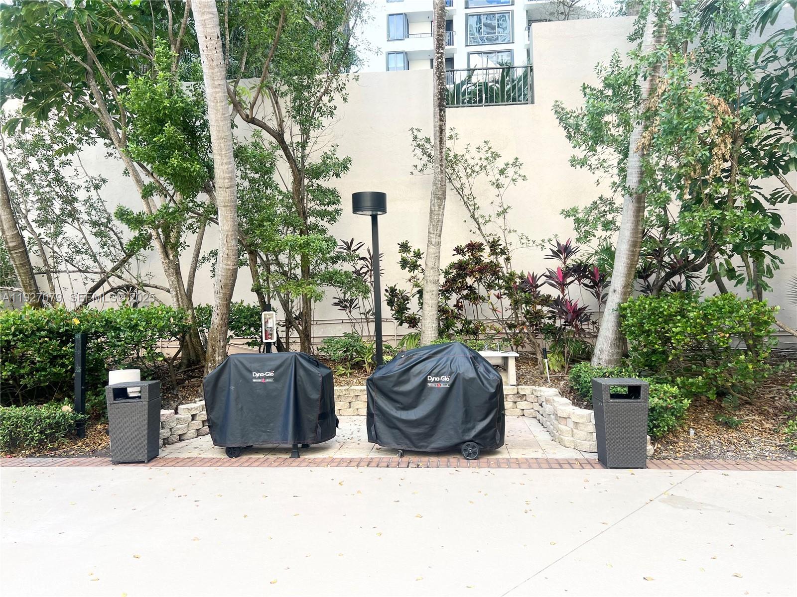 540 Brickell Key Drive, Unit 214 Miami, FL 33131 - Photo 40 of 48 a view of fountain in the backyard of house