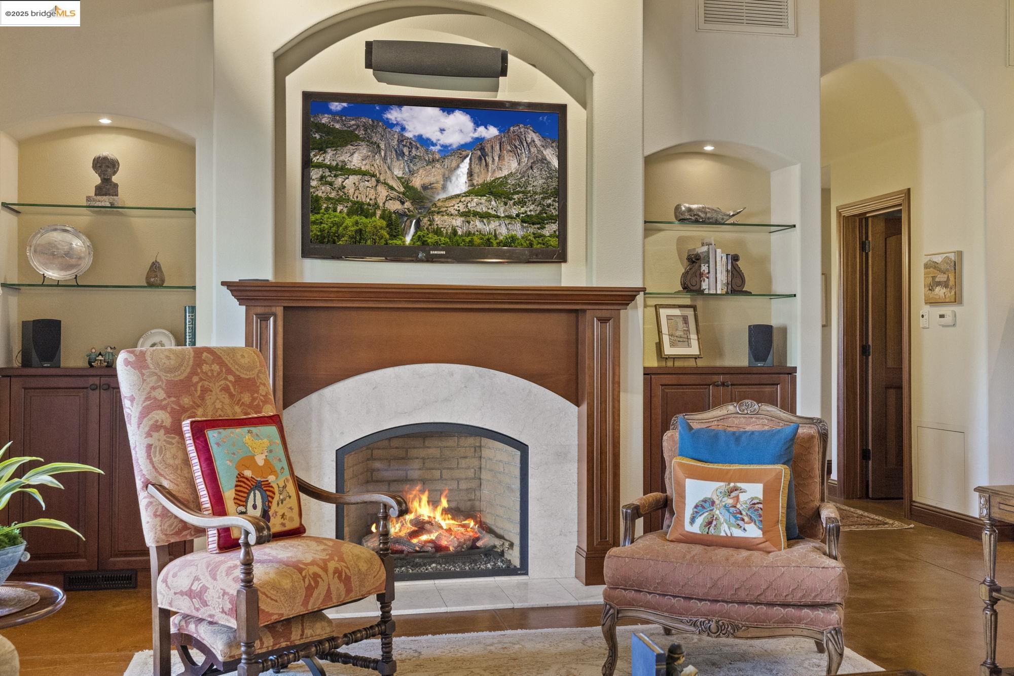 10270 Slate Rim Road Sonora, CA 95370 - Photo 13 of 55 a living room with furniture fireplace and rug